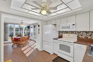 14 Strathmore Blvd, Sarasota, FL 34233 - Photo 15