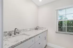 630 Venice Ln, Sarasota, FL 34242 - Photo 21