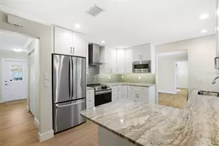 630 Venice Ln, Sarasota, FL 34242 - Photo 7