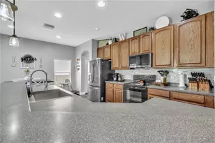 714 Griffen Heights Ct, Ruskin, FL 33570 - Photo 13