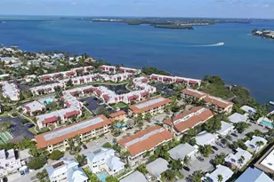 221 17th St N, Bradenton Beach, FL 34217 - Photo 5