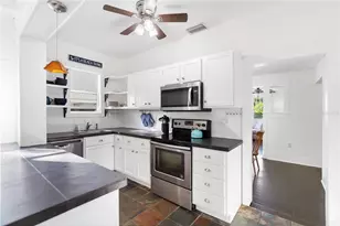 2530 Loma Linda St, Sarasota, FL 34239 - Photo 11