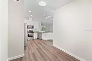 5621 Garden Lakes Dr, Bradenton, FL 34203 - Photo 7