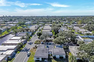 2401 Riverbluff Pkwy, Sarasota, FL 34231 - Photo 37