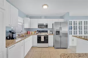 2401 Riverbluff Pkwy, Sarasota, FL 34231 - Photo 13