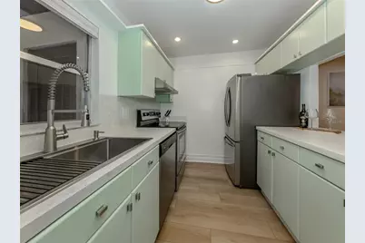 3208 Ramblewood Drive N, Sarasota, FL 34237 - Photo 13