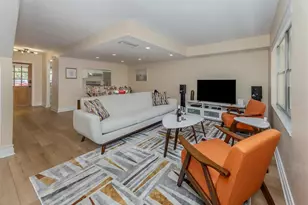 3208 Ramblewood Dr N, Sarasota, FL 34237 - Photo 3