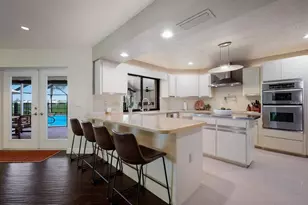 3705 Torrey Pines Blvd, Sarasota, FL 34238 - Photo 9