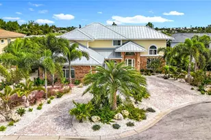 620 North Point Dr, Holmes Beach, FL 34217 - Photo 1