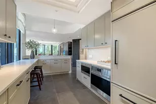 415 L Ambiance Dr, Longboat Key, FL 34228 - Photo 17