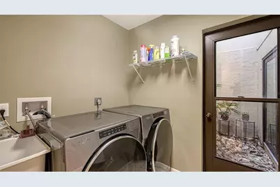 2367 Harbour Oaks Drive, Longboat Key, FL 34228 - Photo 31