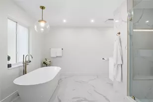 1660 Pine Harrier Cir, Sarasota, FL 34231 - Photo 43