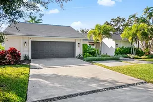 1660 Pine Harrier Cir, Sarasota, FL 34231 - Photo 3