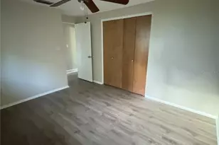 2380 Bay St, Sarasota, FL 34237 - Photo 9