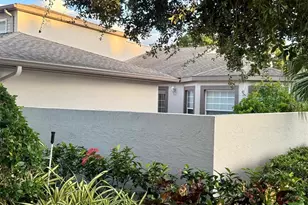 4683 Winston Ln N, Sarasota, FL 34235 - Photo 9