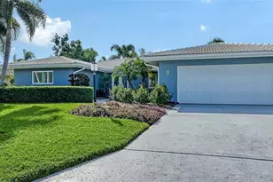 5569 Contento Dr, Sarasota, FL 34242 - Photo 5