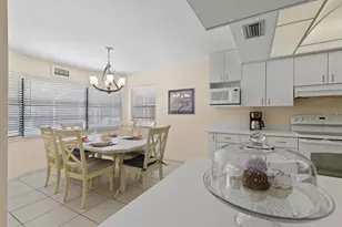 1895 Buccaneer Cir, Sarasota, FL 34231 - Photo 5