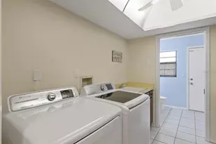 1895 Buccaneer Cir, Sarasota, FL 34231 - Photo 21