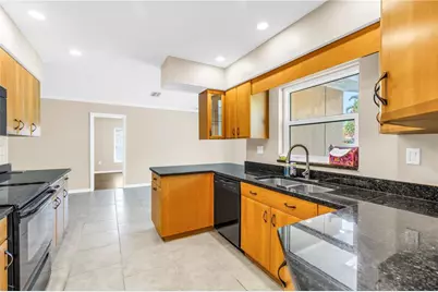 813 Cypress Wood Lane, Sarasota, FL 34243 - Photo 9