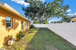 813 Cypress Wood Ln, Sarasota, FL 34243 - Photo 35