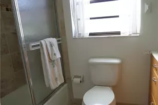 7070 Fairway Bend Ln, Sarasota, FL 34243 - Photo 9