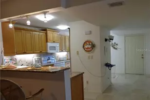 7070 Fairway Bend Ln, Sarasota, FL 34243 - Photo 5