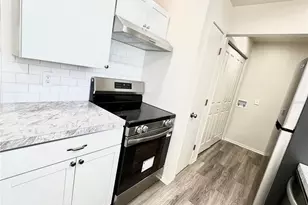 1031 3rd St W, Bradenton, FL 34205 - Photo 9