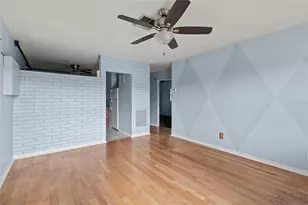 611 Palm Ave N, Saint Petersburg, FL 33703 - Photo 5