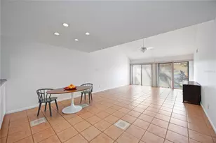 2767 Horseshoe Ct, Sarasota, FL 34235 - Photo 13