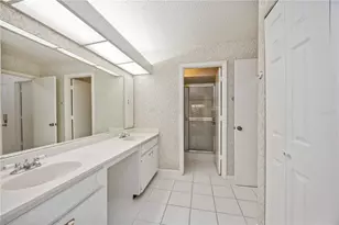 2767 Horseshoe Ct, Sarasota, FL 34235 - Photo 23