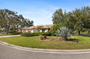 9523 Knightsbridge Cir, Sarasota, FL 34238 - Photo 5