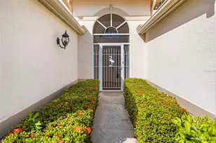 9523 Knightsbridge Cir, Sarasota, FL 34238 - Photo 7