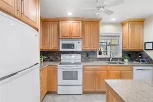 3533 Tree Line Ct, Sarasota, FL 34231 - Photo 11