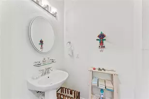 435 Nokomis Ave S, Venice, FL 34285 - Photo 9