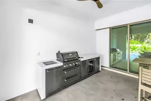 2305 Temple St, Sarasota, FL 34239 - Photo 59