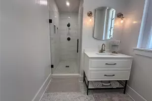 210 N 17th St W, Bradenton, FL 34205 - Photo 9