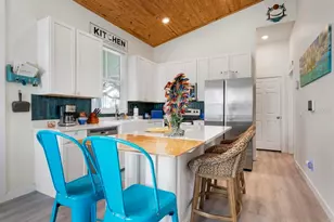 559 18th St E, Bradenton, FL 34208 - Photo 9