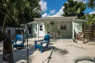 1805 Ivanhoe St, Sarasota, FL 34231 - Photo 13