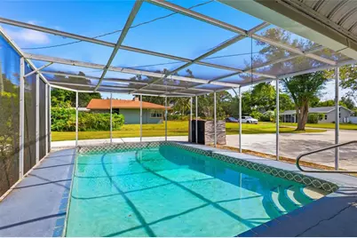 6240 Uplands Boulevard, Sarasota, FL 34243 - Photo 7