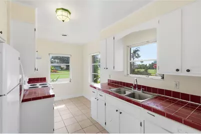 6240 Uplands Boulevard, Sarasota, FL 34243 - Photo 27