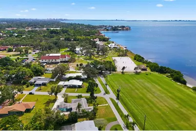 6240 Uplands Boulevard, Sarasota, FL 34243 - Photo 5