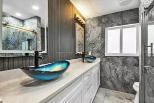 5624 Cape Leyte Dr, Sarasota, FL 34242 - Photo 33