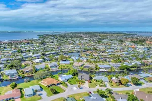 4704 Coral Lake Dr, Bradenton, FL 34210 - Photo 5