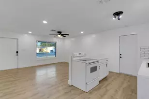 5356 Castleman Dr, Sarasota, FL 34232 - Photo 11