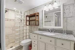 2447 Clubhouse Cir, Sarasota, FL 34232 - Photo 19