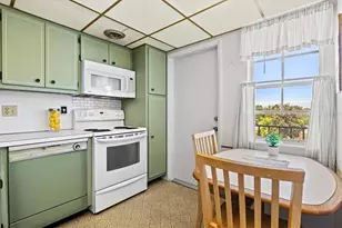 7461 W Country Club Dr N, Sarasota, FL 34243 - Photo 17