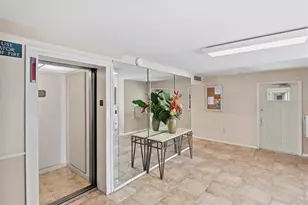 7461 W Country Club Dr N, Sarasota, FL 34243 - Photo 7