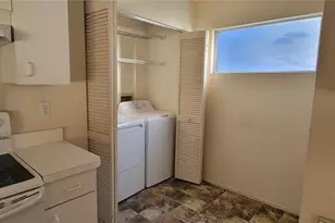 7810 Geneva Ln, Sarasota, FL 34243 - Photo 5