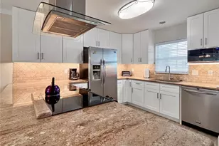 9811 Hernando Ct, Bradenton, FL 34210 - Photo 5