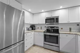 1007 Gulf Dr N, Bradenton Beach, FL 34217 - Photo 31